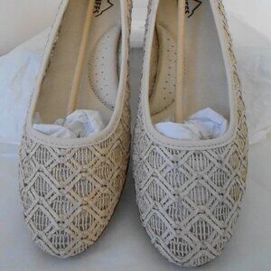 Women's Cliffs by White Mountain Woven Cariann Lt Taupe/Smooth Ballet Flat Sz-10